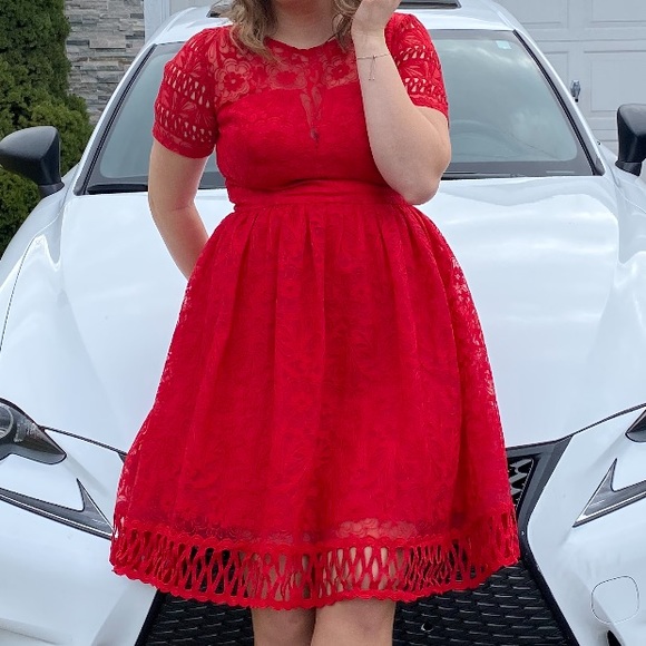 Chi Chi London red lace dress - Picture 2 of 4